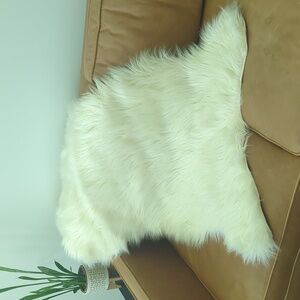 Faux Fur Shaped Decorative Accent Shag Area Rug Ivory NWT